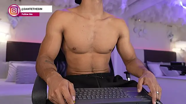 DanteeStone online show from 10/25/25, 04:40