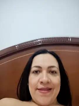 Snapshot of LindaSalo33 chatting on 10/05/25, 05:42 LindaSalo33 online show from 10/05/25, 05:42