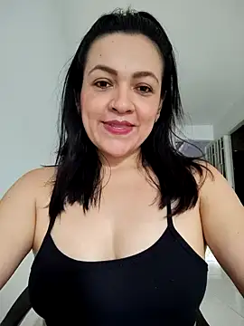 Snapshot of LindaSalo33 chatting on 10/16/25, 07:44 LindaSalo33 online show from 10/16/25, 07:44