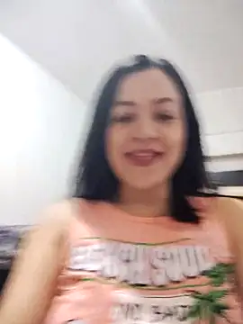 Snapshot of LindaSalo33 chatting on 10/14/25, 03:29 LindaSalo33 online show from 10/14/25, 03:29