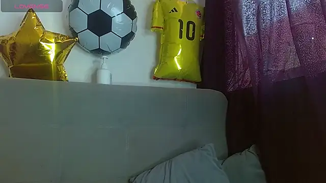 JuliethaFox online show from 07/04/26, 04:55