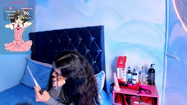laylaa fox online show from 10/15/25, 07:22