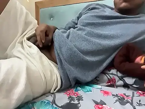 Snapshot of YourBlackBull chatting on 10/04/25, 09:33 YourBlackBull online show from 10/04/25, 09:33