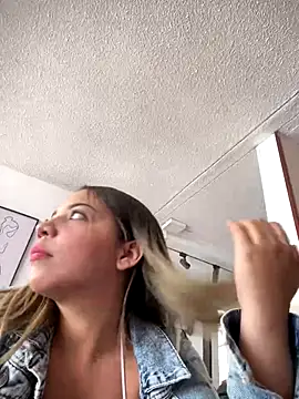 Ada Pink online show from 12/18/25, 03:05