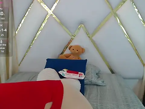 Snapshot of Ariadna_Wells chatting on 10/25/25, 01:12 Ariadna Wells online show from 10/25/25, 01:12