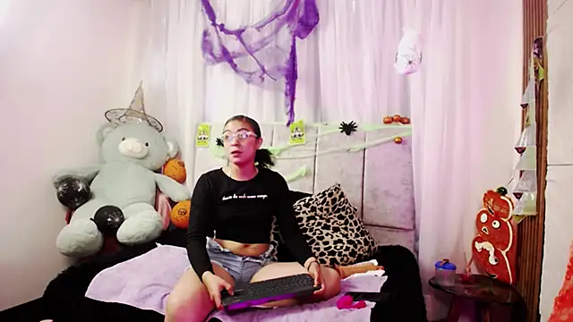 emy brunette online show from 10/17/25, 02:30
