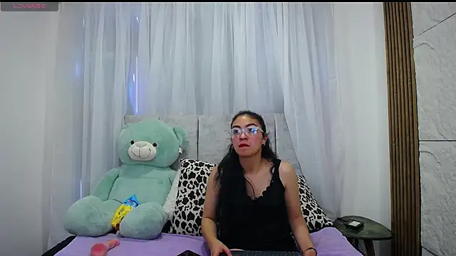 emy brunette online show from 10/09/25, 01:00