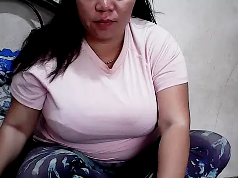 Snapshot of HornyPussie69 chatting on 05/01/26, 12:04 HornyPussie69 online show from 05/01/26, 12:04