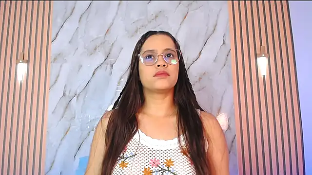 PiaGelvez online show from 11/21/25, 08:19