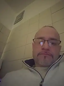 Curious9884 online show from 03/18/26, 12:03