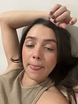 luiza barcelos online show from 10/17/25, 08:54