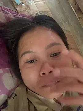 Snapshot of lan-xinh01 chatting on 10/21/25, 06:46 lan-xinh01 online show from 10/21/25, 06:46