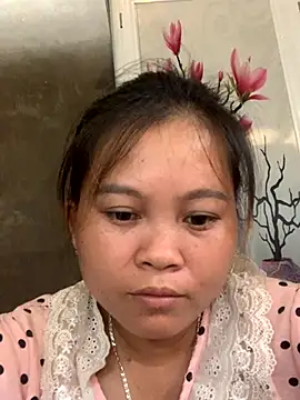 Snapshot of lan-xinh01 chatting on 10/05/25, 07:43 lan-xinh01 online show from 10/05/25, 07:43