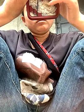 Snapshot of lan-xinh01 chatting on 10/30/25, 02:10 lan-xinh01 online show from 10/30/25, 02:10