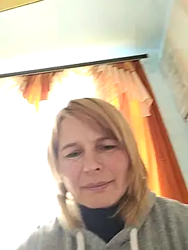 Snapshot of Masha412111 chatting on 10/20/25, 08:04 Masha412111 online show from 10/20/25, 08:04