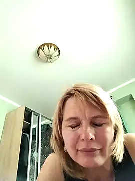 Snapshot of Masha412111 chatting on 10/06/25, 08:37 Masha412111 online show from 10/06/25, 08:37