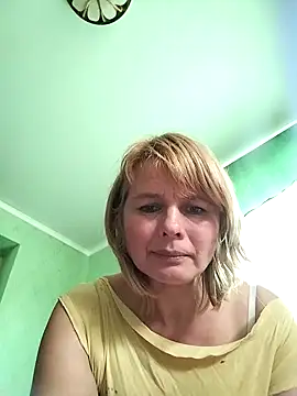 Snapshot of Masha412111 chatting on 10/12/25, 10:38 Masha412111 online show from 10/12/25, 10:38