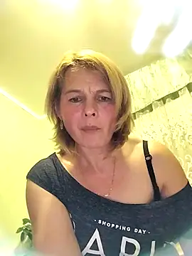 Snapshot of Masha412111 chatting on 10/18/25, 07:05 Masha412111 online show from 10/18/25, 07:05