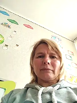Snapshot of Masha412111 chatting on 10/02/25, 11:13 Masha412111 online show from 10/02/25, 11:13