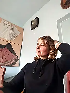 Masha412111 online show from 12/15/25, 09:37