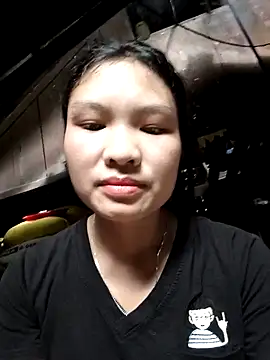 Snapshot of Hin_xx chatting on 10/16/25, 02:53 Hin xx online show from 10/16/25, 02:53