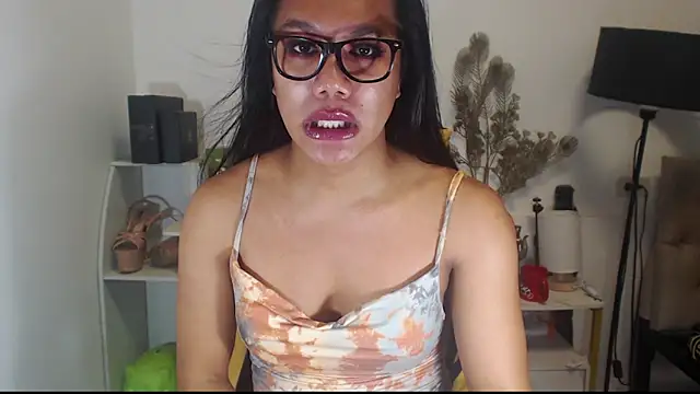 Snapshot of hugecockyurikaa chatting on 10/15/25, 11:57 hugecockyurikaa online show from 10/15/25, 11:57