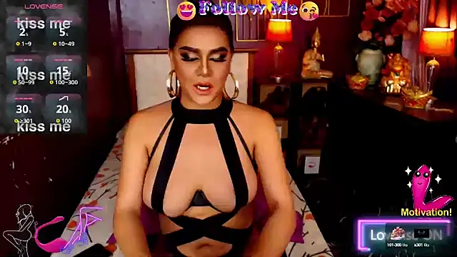 Snapshot of BombshellMARIA chatting on 10/11/25, 06:14 BombshellMARIA online show from 10/11/25, 06:14