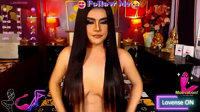 Snapshot of BombshellMARIA chatting on 10/18/25, 08:49 BombshellMARIA online show from 10/18/25, 08:49