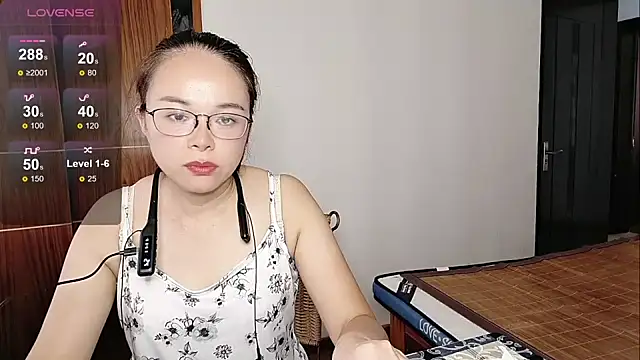 yueliang-166 online show from 10/09/25, 08:15