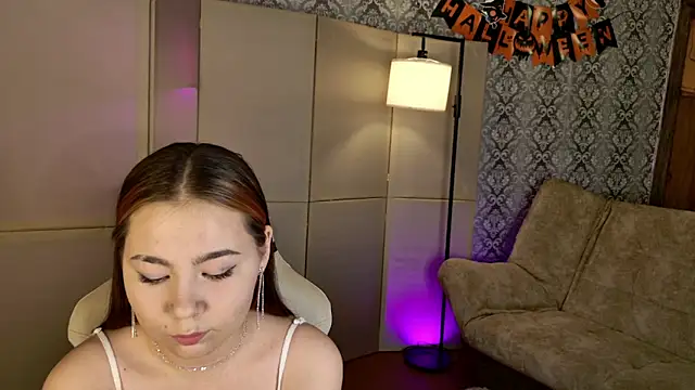 Snapshot of EmilyBlume chatting on 10/30/25, 07:00 EmilyBlume online show from 10/30/25, 07:00