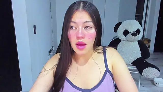 Snapshot of amazingloren999 chatting on 11/04/25, 07:56 amazingloren999 online show from 11/04/25, 07:56