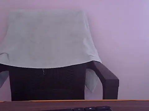 Snapshot of Laila_Cute chatting on 01/19/26, 04:49 Laila Cute online show from 01/19/26, 04:49