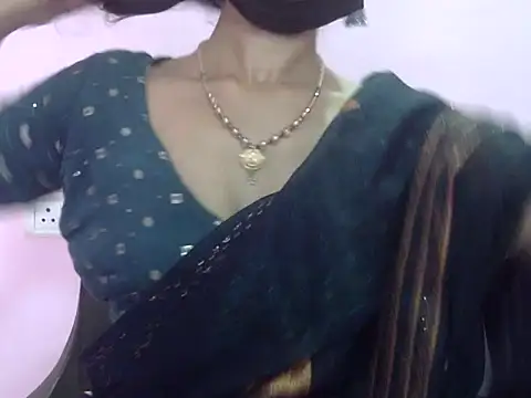 Laila Cute online show from 04/15/26, 04:29