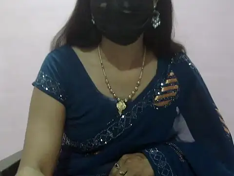 Snapshot of Laila_Cute chatting on 03/27/26, 02:18 Laila Cute online show from 03/27/26, 02:18