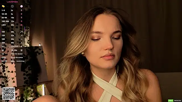 Snapshot of JulieLupo chatting on 02/10/26, 06:12 JulieLupo online show from 02/10/26, 06:12