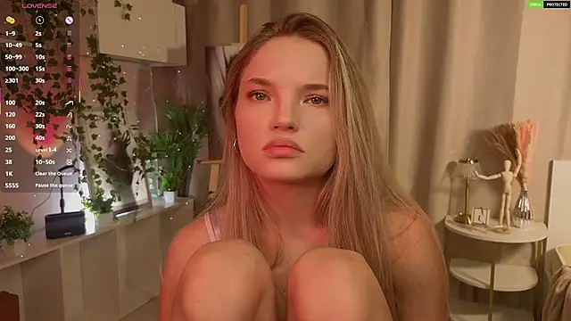 JulieLupo online show from 11/23/25, 06:12