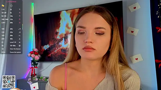 Snapshot of JulieLupo chatting on 02/19/26, 06:10 JulieLupo online show from 02/19/26, 06:10