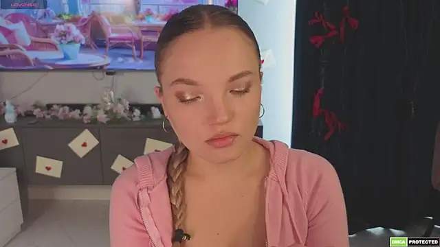 JulieLupo online show from 04/10/26, 06:42