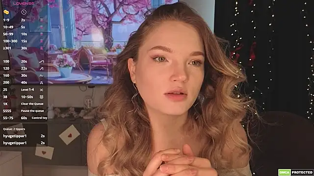 JulieLupo online show from 04/07/26, 06:48