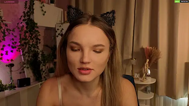 JulieLupo online show from 12/15/25, 06:08