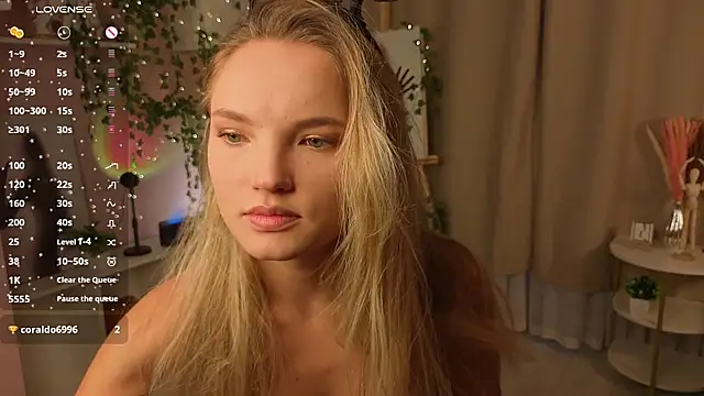 JulieLupo online show from 11/11/25, 06:08