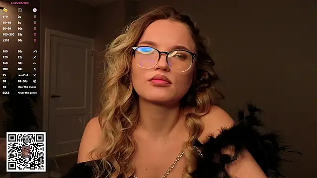 Snapshot of JulieLupo chatting on 01/09/26, 06:09 JulieLupo online show from 01/09/26, 06:09