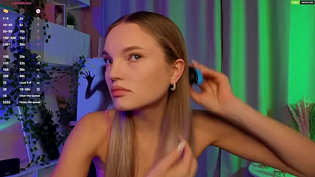 JulieLupo online show from 12/01/25, 07:20