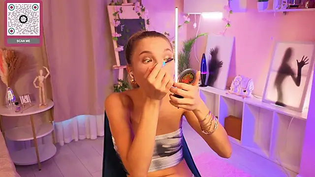 JulieLupo online show from 10/20/25, 06:15