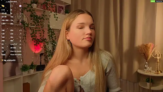 JulieLupo online show from 11/16/25, 06:07