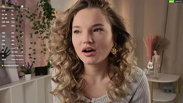 Snapshot of JulieLupo chatting on 12/21/25, 06:15 JulieLupo online show from 12/21/25, 06:15