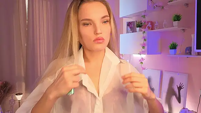 JulieLupo online show from 10/16/25, 06:10