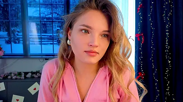 Snapshot of JulieLupo chatting on 02/22/26, 06:16 JulieLupo online show from 02/22/26, 06:16