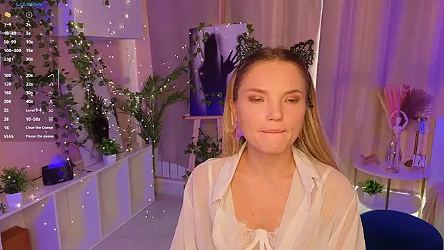 JulieLupo online show from 11/07/25, 06:07