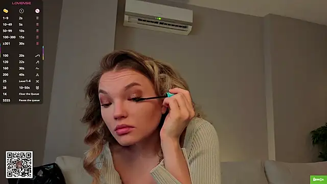 Snapshot of JulieLupo chatting on 01/18/26, 06:06 JulieLupo online show from 01/18/26, 06:06